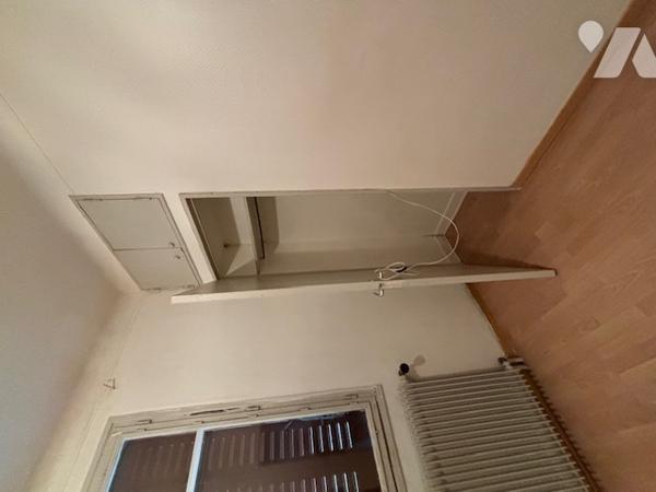 Pavillon des années 1950 sur sous-sol avec terrain et dépendances