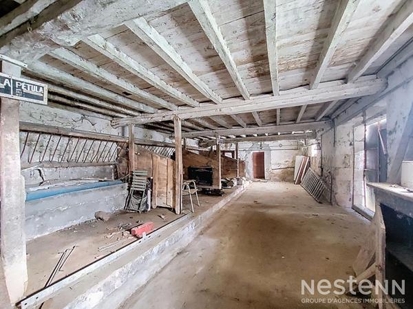 À vendre Maison en pierre de 313 m² avec dépendances sur 1,7 ha à Castelnau-sur-l'Auvignon