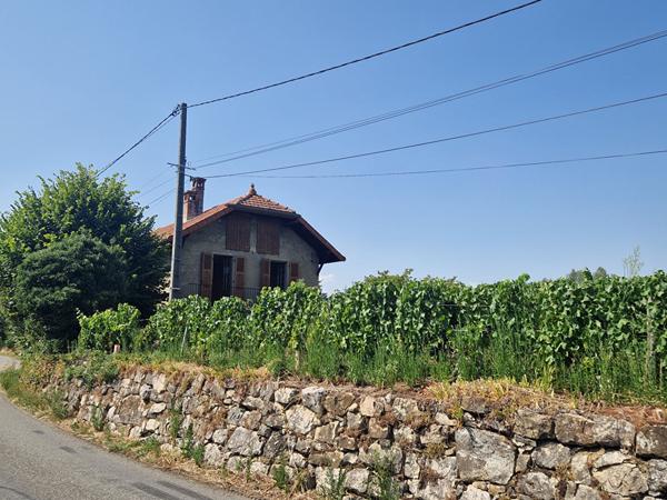 Ancien chai à Myans