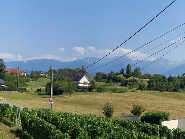 Ancien chai à Myans