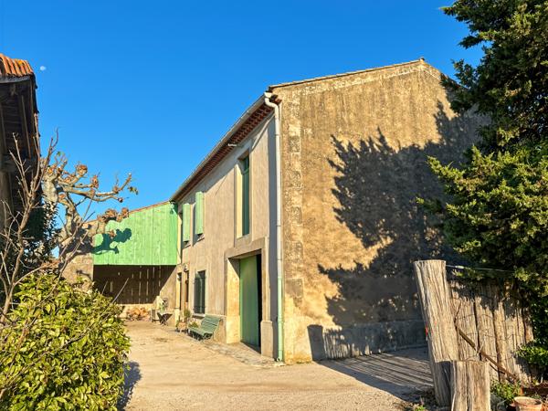 Châteaurenard (13160) Mas provençal en pierre à restaurer sur 3500 m2 de terrain