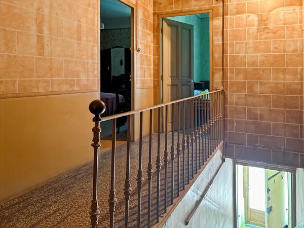 Châteaurenard (13160) Mas provençal en pierre à restaurer sur 3500 m2 de terrain