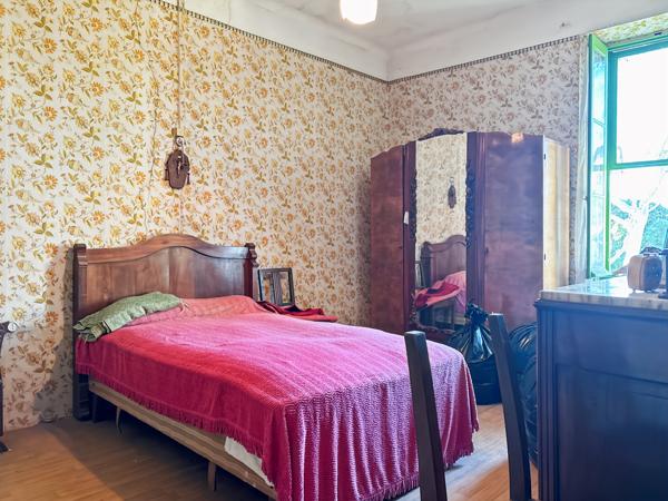 Châteaurenard (13160) Mas provençal en pierre à restaurer sur 3500 m2 de terrain