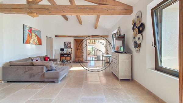 Cheval-Blanc (84460) Mas en pierre rénové sur un hectare avec vue sur le Luberon – Cheval-Blanc