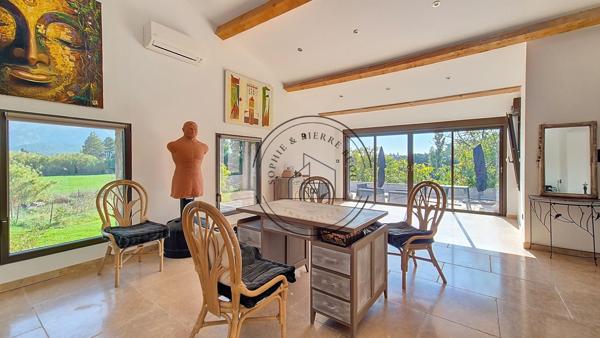Cheval-Blanc (84460) Mas en pierre rénové sur un hectare avec vue sur le Luberon – Cheval-Blanc