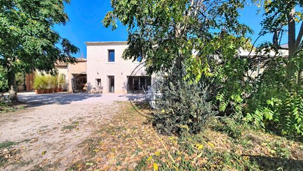 Cheval-Blanc (84460) Mas en pierre rénové sur un hectare avec vue sur le Luberon – Cheval-Blanc
