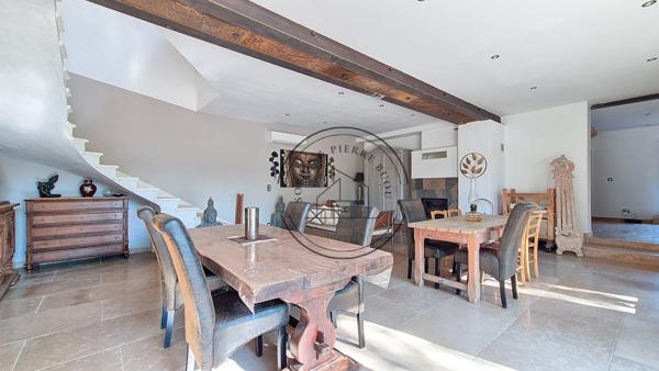 Cheval-Blanc (84460) Mas en pierre rénové sur un hectare avec vue sur le Luberon – Cheval-Blanc