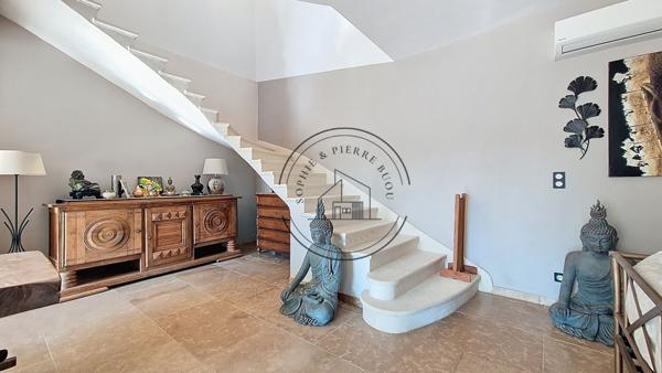 Cheval-Blanc (84460) Mas en pierre rénové sur un hectare avec vue sur le Luberon – Cheval-Blanc