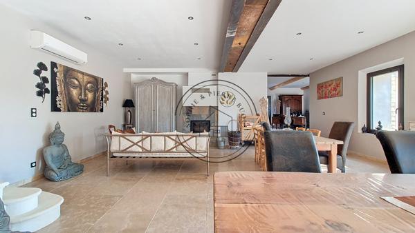 Cheval-Blanc (84460) Mas en pierre rénové sur un hectare avec vue sur le Luberon – Cheval-Blanc