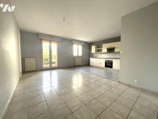 A VENDRE - NANTES - Beaulieu - Au RDC surelevé - appartement T3 d'env 62.03m² avec parking.