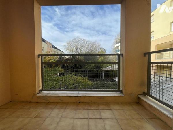 A VENDRE - NANTES - Beaulieu - Au RDC surelevé - appartement T3 d'env 62.03m² avec parking.