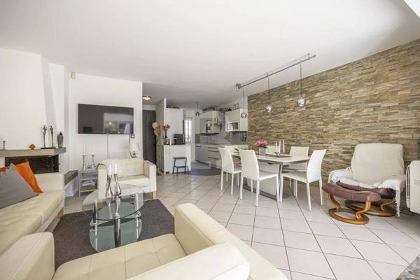 VILLA PROCHE MER A VENDRE A LA SALIS