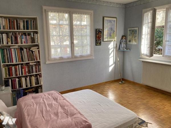 Villa T4 avec jardin et garage.