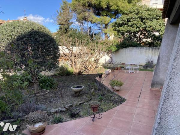 Villa T4 avec jardin et garage.