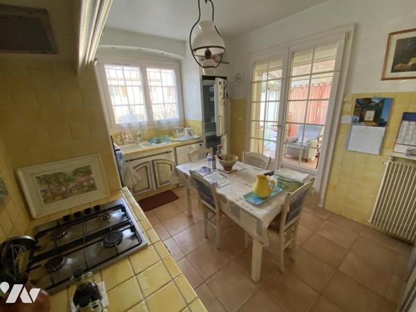 Villa T4 avec jardin et garage.