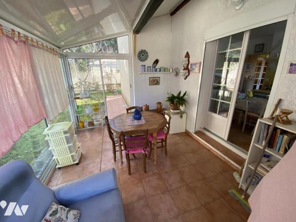 Villa T4 avec jardin et garage.