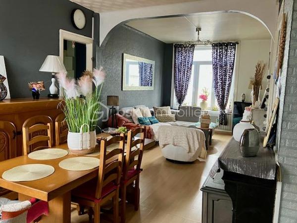 Très bonne localisation dans le QUARTIER CREVECOEUR à CALAIS ( 62100 )

Cet IMMEUBLE 3 LOTS vous assurera des REVENUS STABLES et CONFORTABLES.

IL MESURE 194 m2 habitables sur 3 niveaux + terrasse et Rooftop.

Construit vers 1930, il est à proximité du CENTRE-VILLE, de la GARE, des COMMERCES, des ECOLES, de la MAIRIE et des AXES RAPIDES A16 ( Vers Boulogne, Dunkerque, Saint-Omer ). 
Le BUS est GRATUIT dans toute la ville et vers l'UNIVERSITE !

SA CONFIGURATION ACTUELLE :
- GARAGE avec accès indépendant d'une surface d'env. 30 m2
- RDC :  APPARTEMENT T2 ou T3, avec TERRASSE et dépendance privative ( de légers travaux de confort seront nécessaires avant remise en location, ou en colocation possible pour 2 étudiants, ou en courte durée )
- ETAGE 1 : APPARTEMENT T3 avec ROOFTOP ( excellente locataire en place depuis plus de 30 ans )
- ETAGE 2 : APPARTEMENT T3 ( locataire en place depuis plus de 2 ans )

SES ASPECTS TECHNIQUES :
- Un HALL avec CAGE D'ESCALIER
- DALLE BETON
- Les MENUISERIES sont en double vitrage ( certaines avec volets roulants ).
- 4 COMPTEURS D'ELECTRICITE ( 3 pour les logements et 1 pour les communs ).
- 3 COMPTEURS D'EAU.
- Le CHAUFFAGE est individuel et électrique
- L'ASSAINISSEMENT est tout à l'égout.
- Une CAVE est accessible des communs.
- L'EAU CHAUDE est généré par des ballons électriques individuels.
- TOITURE REFAITE en 2018

LES NOTIONS ECONOMIQUES :
- L'immeuble est géré par une agence ( des économies sont réalisables )
- Les logements sont loués ( il reste les travaux à terminer sur l'appartement du RDC ).
- LOYERS NETS ACTUELS 45 + 375 + 480 + 600 ( futur loyer du rdc )  = 1500 x 12 = 18000 ( 10,35 % brut )
- DES PROVISIONS POUR CHARGES 5 + 30 + 30 + 30  = 95 mois x 12 = 1140 /an ( c'est très largement suffisant )
- TAXE FONCIERE 1635 /an.
- Les locataires sont en place depuis de nombreuses années. L'appartement du rdc ( vous avez les photos ) a été loué pendant pus de 35 ans par la même personne qui vient de décéder. Il est aménageable en T2 ou T3, pour de la colocation ou de la coure durée. 

DES VIDEOS ( du premier et du rdc ) SONT DISPONIBLES !

Encore une BONNE AFFAIRE présentée par Gilles O6 3O 89 OO O8

Je vous invite à visiter mon site : BSK gilles fourrier, à consommer sans modération.
Pour nos investisseurs, nous sommes en recherche de biens immobiliers locatifs à Vendre sur l'ensemble du Littoral.
N'hésitez pas à nous demander une ESTIMATION de VOTRE IMMEUBLE...ELLE VOUS SERA OFFERTE !
Je suis à votre disposition,  pour vous présenter la qualité et la puissance de nos actions commerciales,  qui transforment nos VENTES,  en de très BELLES REUSSITES IMMOBILIERES