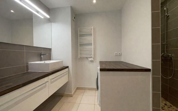 Appartement à vendre    3 pièces • 70,84 m2 Rillieux-la-Pape