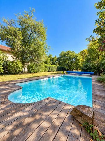 Maison de maître avec piscine et terrain arboré de 1 600 m²