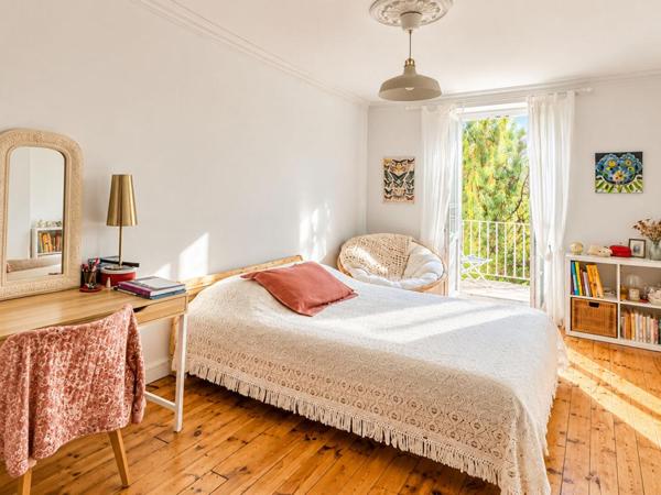 Maison de maître avec piscine et terrain arboré de 1 600 m²