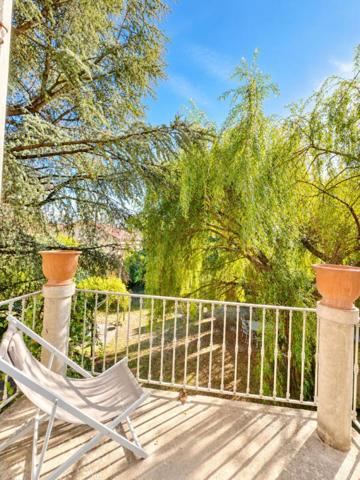 Maison de maître avec piscine et terrain arboré de 1 600 m²