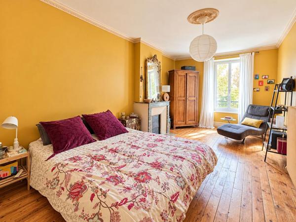 Maison de maître avec piscine et terrain arboré de 1 600 m²