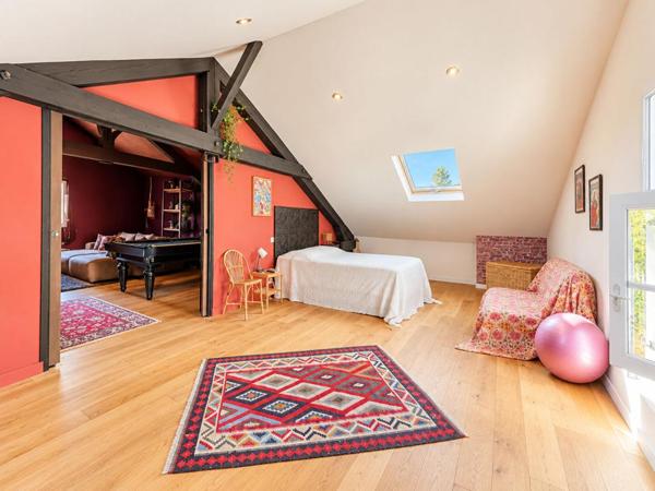 Maison de maître avec piscine et terrain arboré de 1 600 m²