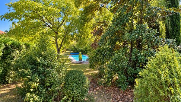Maison de maître avec piscine et terrain arboré de 1 600 m²