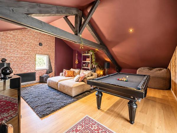 Maison de maître avec piscine et terrain arboré de 1 600 m²