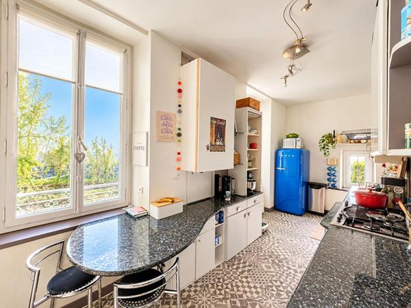 Maison de maître avec piscine et terrain arboré de 1 600 m²