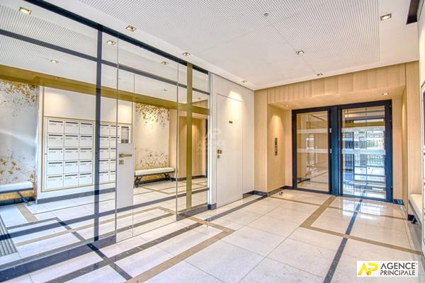 Le Chesnay limite Versailles Appartement 3/4 pièces 86 m² situé au 2ème étage avec ascenseur, terrasse, cave €895 000 ** - Référence 25739