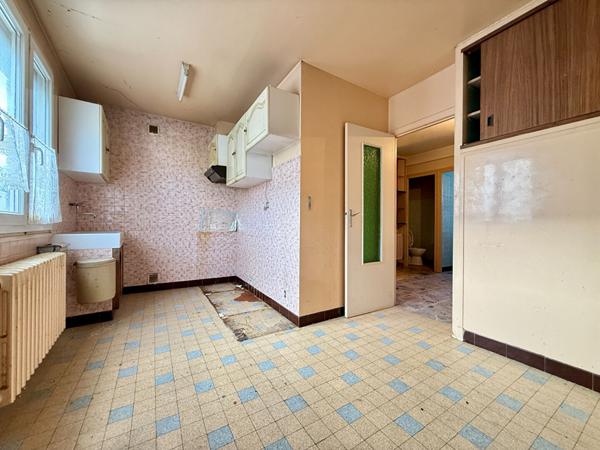 Maison à rénover quartier Sainte-Anne avec garage double et jardin