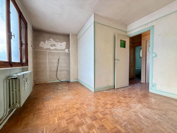 Maison à rénover quartier Sainte-Anne avec garage double et jardin