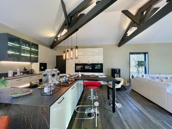 Maison 6 pièce(s) 3 chambre(s) 230 m²