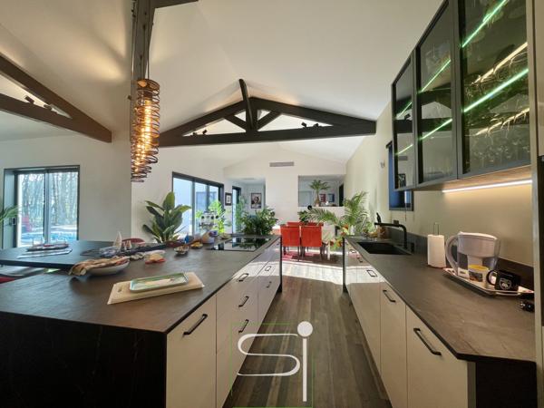 Maison 6 pièce(s) 3 chambre(s) 230 m²