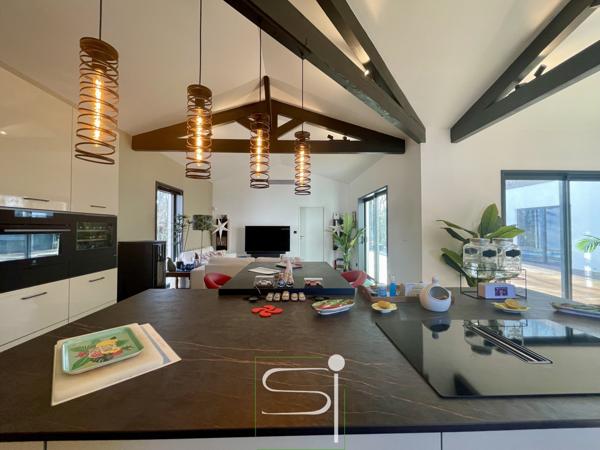 Maison 6 pièce(s) 3 chambre(s) 230 m²