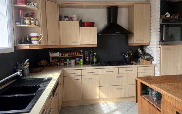 Maison à vendre    6 pièces • 207 m2 Champs-sur-Marne