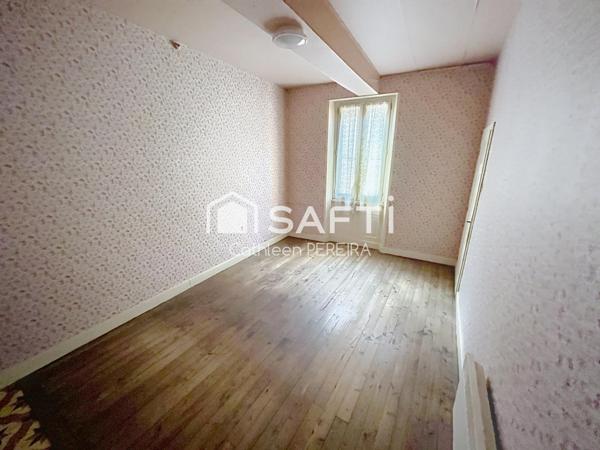 Beaux volumes à rénover, au calme.