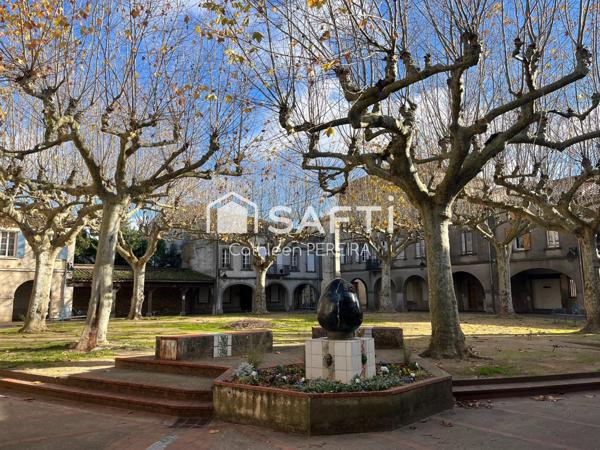 Beaux volumes à rénover, au calme.