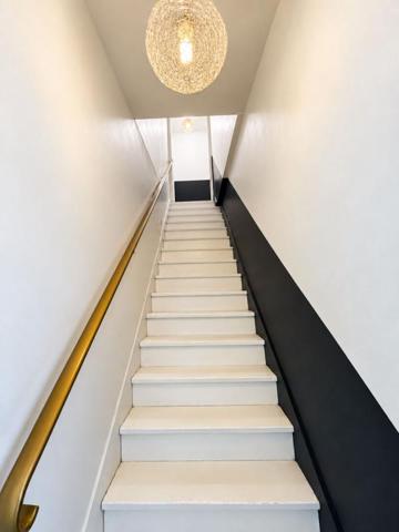 Immeuble Saint Sebastien Sur Loire : Commerce + 2 studios + colocation T4