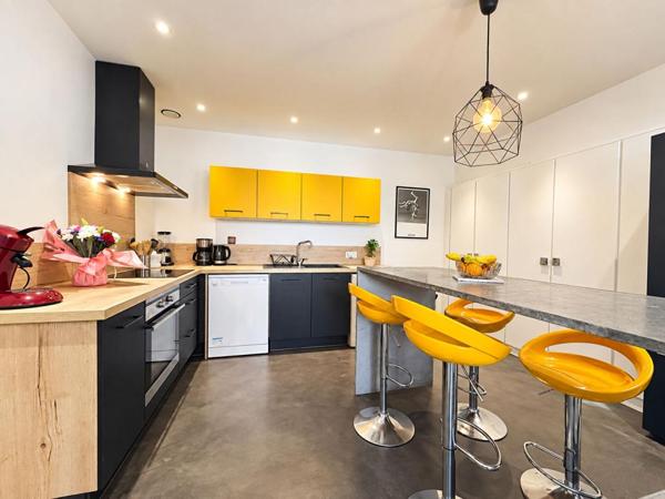 Immeuble Saint Sebastien Sur Loire : Commerce + 2 studios + colocation T4