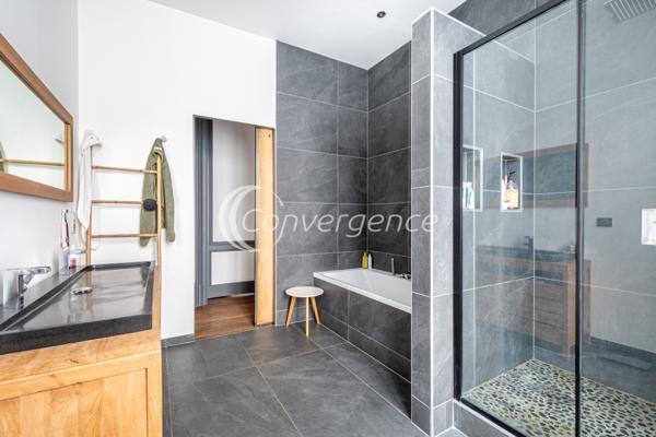 Appartement
                                                                                                                                                                                                                                                                                                                        5 pièce(s)                                                                                                                                                                                                          2 chambre(s)                                                                                                                                                                                                          124.79  m²