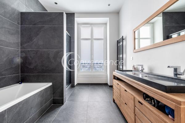 Appartement
                                                                                                                                                                                                                                                                                                                        5 pièce(s)                                                                                                                                                                                                          2 chambre(s)                                                                                                                                                                                                          124.79  m²