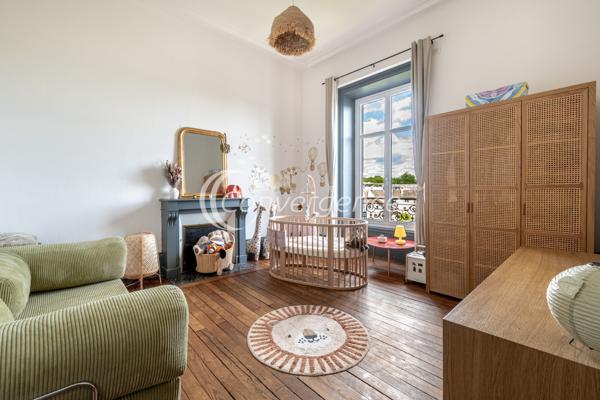 Appartement
                                                                                                                                                                                                                                                                                                                        5 pièce(s)                                                                                                                                                                                                          2 chambre(s)                                                                                                                                                                                                          124.79  m²