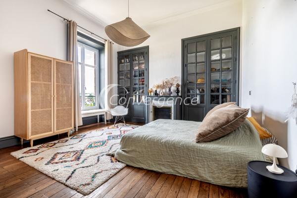 Appartement
                                                                                                                                                                                                                                                                                                                        5 pièce(s)                                                                                                                                                                                                          2 chambre(s)                                                                                                                                                                                                          124.79  m²