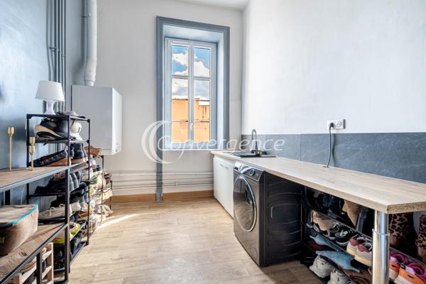 Appartement
                                                                                                                                                                                                                                                                                                                        5 pièce(s)                                                                                                                                                                                                          2 chambre(s)                                                                                                                                                                                                          124.79  m²