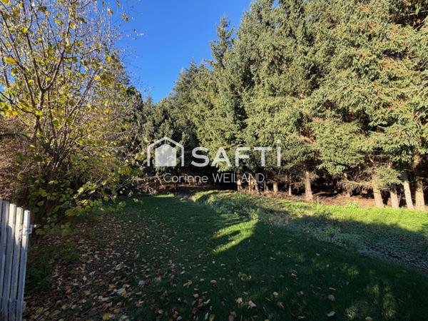 Maison habitable de plain-pied sur sous-sol complet dont garage 2 voitures, terrasse, 3 chambres, donnant sur la forêt