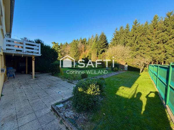 Maison habitable de plain-pied sur sous-sol complet dont garage 2 voitures, terrasse, 3 chambres, donnant sur la forêt