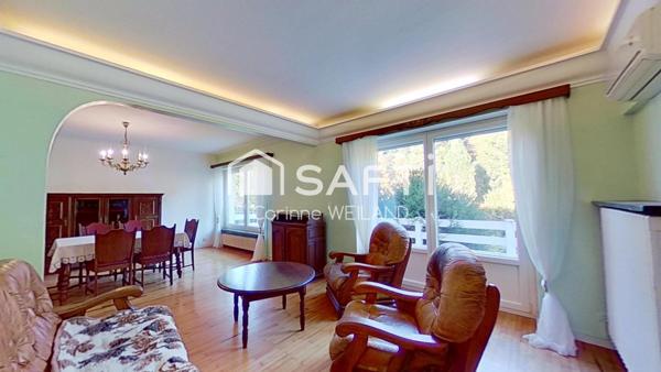 Maison habitable de plain-pied sur sous-sol complet dont garage 2 voitures, terrasse, 3 chambres, donnant sur la forêt