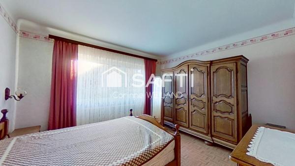 Maison habitable de plain-pied sur sous-sol complet dont garage 2 voitures, terrasse, 3 chambres, donnant sur la forêt